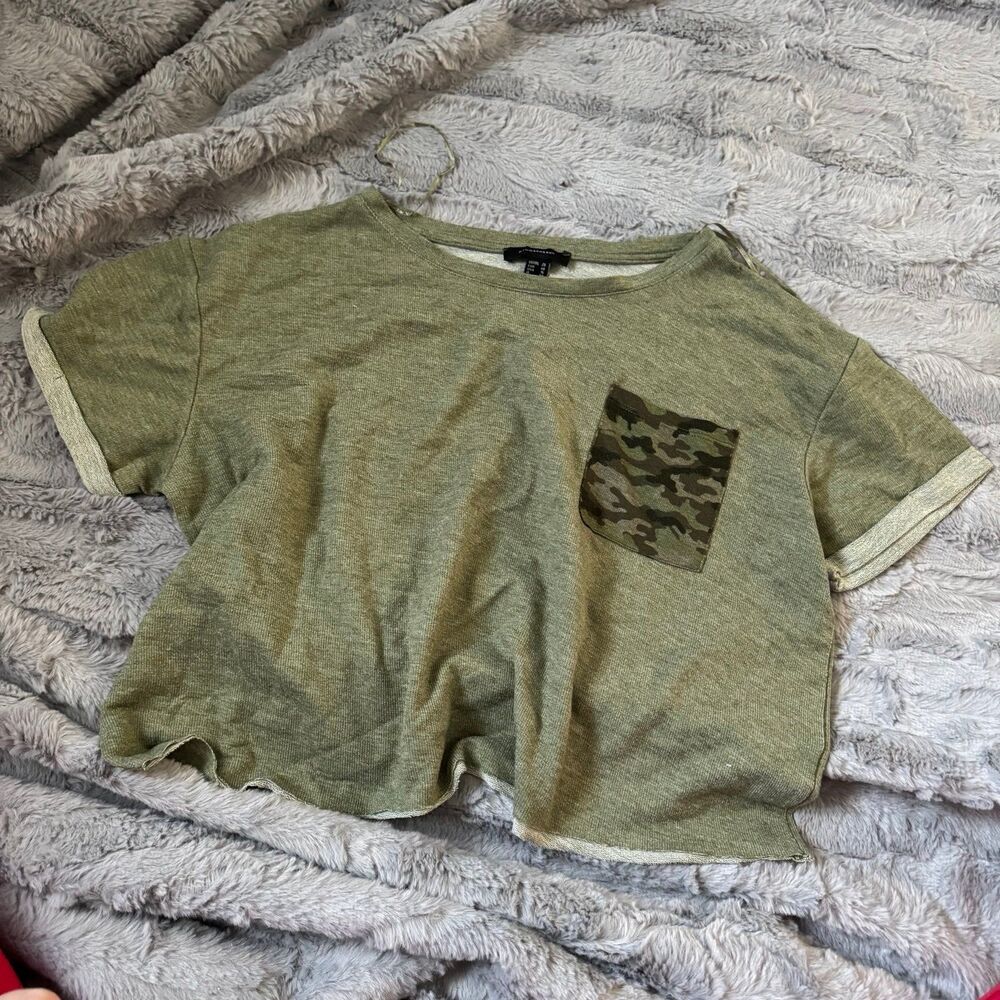 Cropped loose fitting Tee
